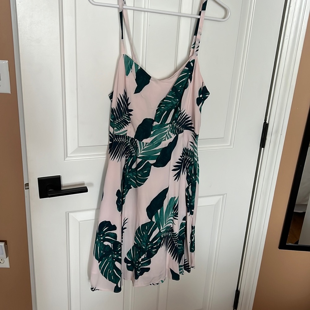 Adorable tropical leaf summer dress